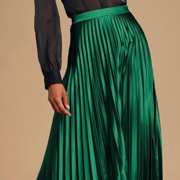 MRL-2513101065 ACERBO GREEN PLEATED SKIRT